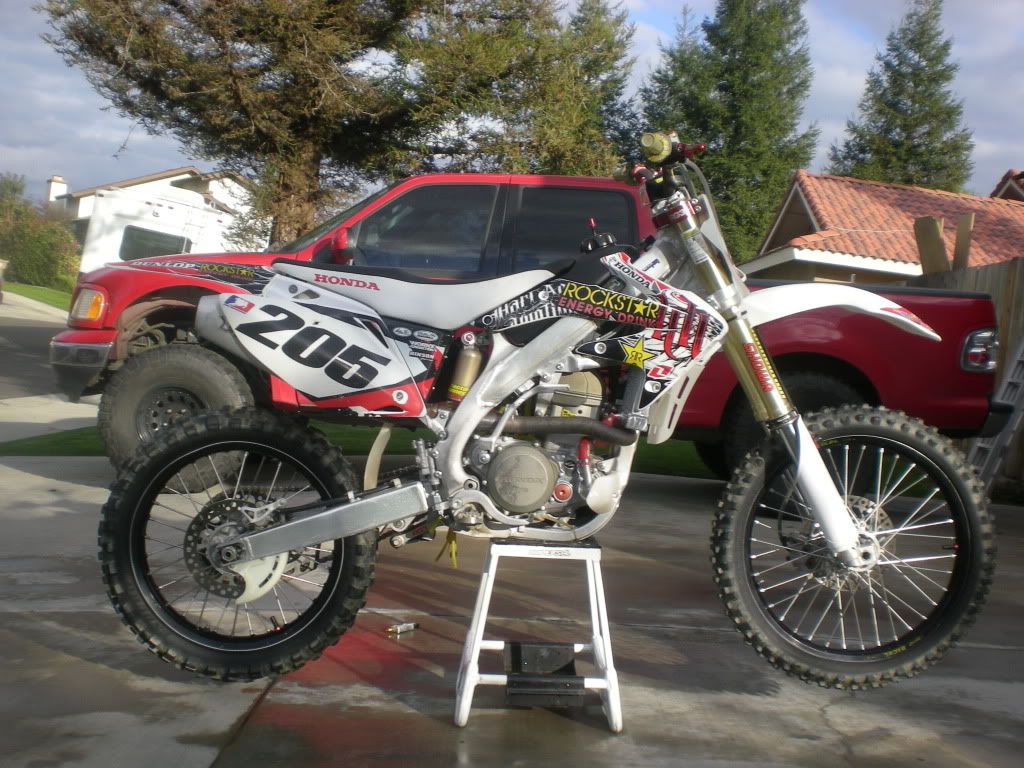 2006 crf450r low hours, very clean. tons of extras